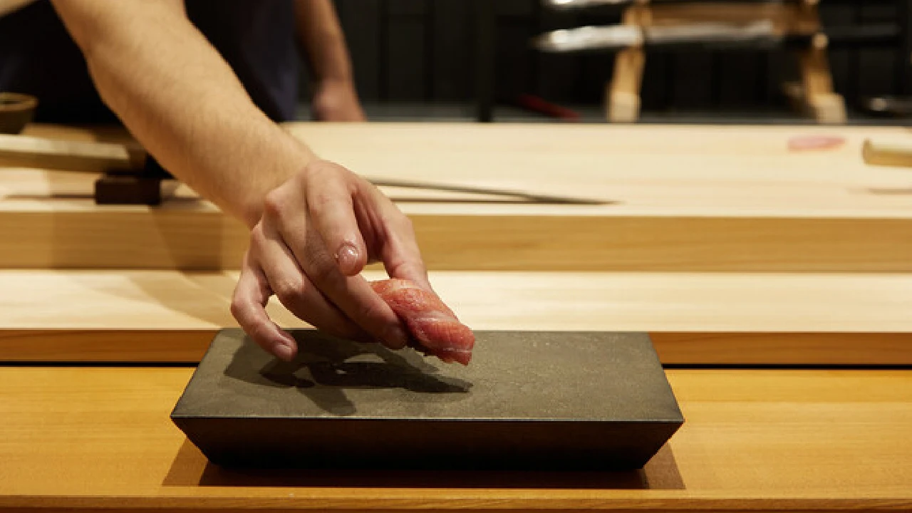 Osaka Sushi Experience: Premium Dining in Kitashinchi