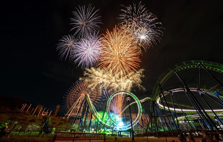 Himeji Central Park: Day Bus Tour with Night Safari & Fireworks Show!