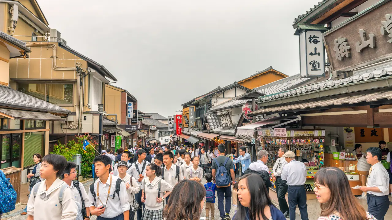 kyoto tourists