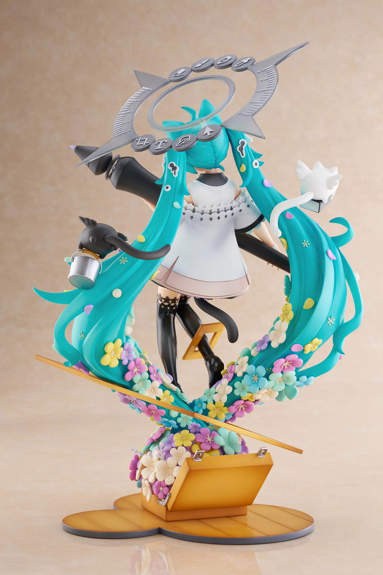 Hatsune Miku x Saito Naoki I made a Hatsune Miku figure Drawing version 17 scale figure 8