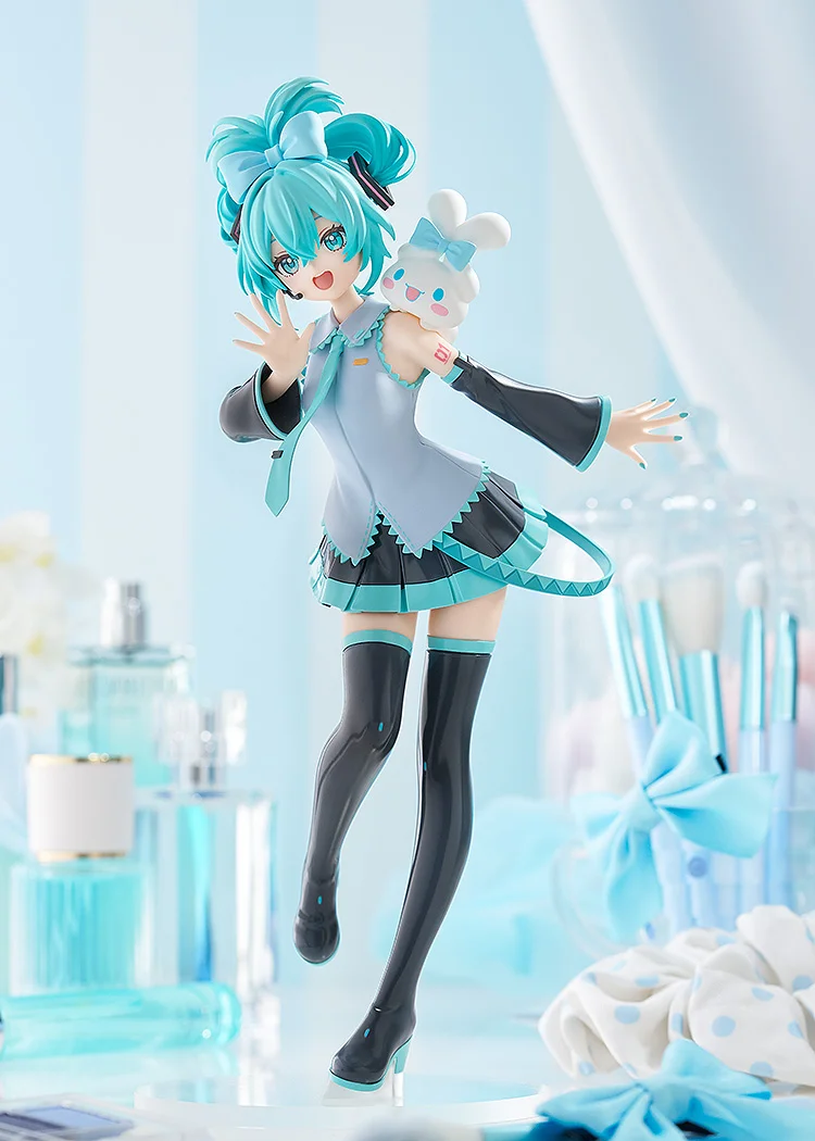 Miku x Cinnamoroll Statue 4