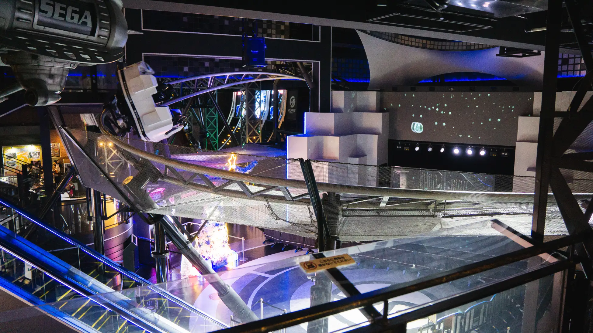 sega tokyo joypolis interior 1