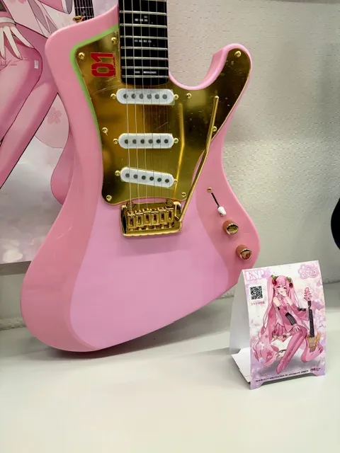 E STREAM Miku Custom SAKURA MIKU Edition guitar 7