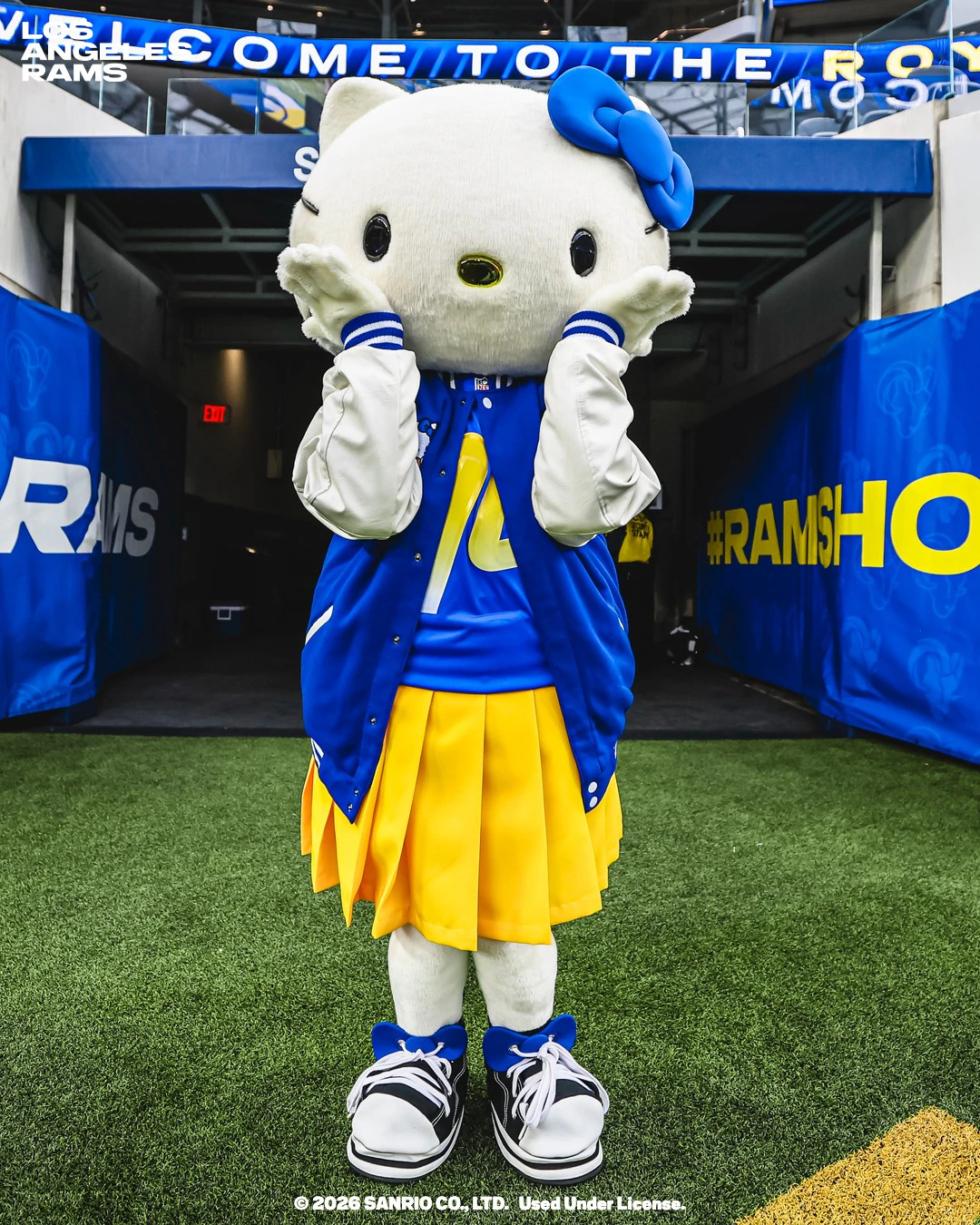 Los Angeles Rams Hello Kitty Collab Bobblehead 9