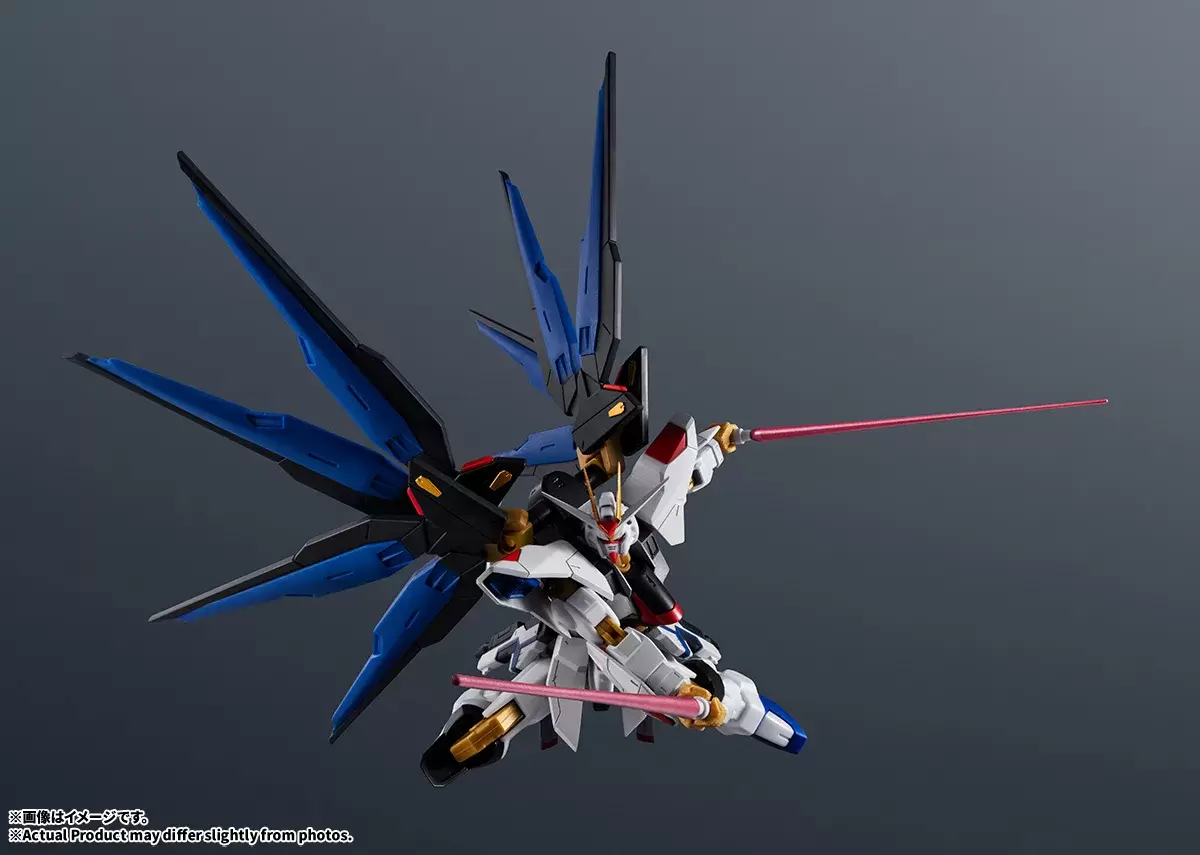 Strike Freedom GUNDAM UNIVERSE Figure 4