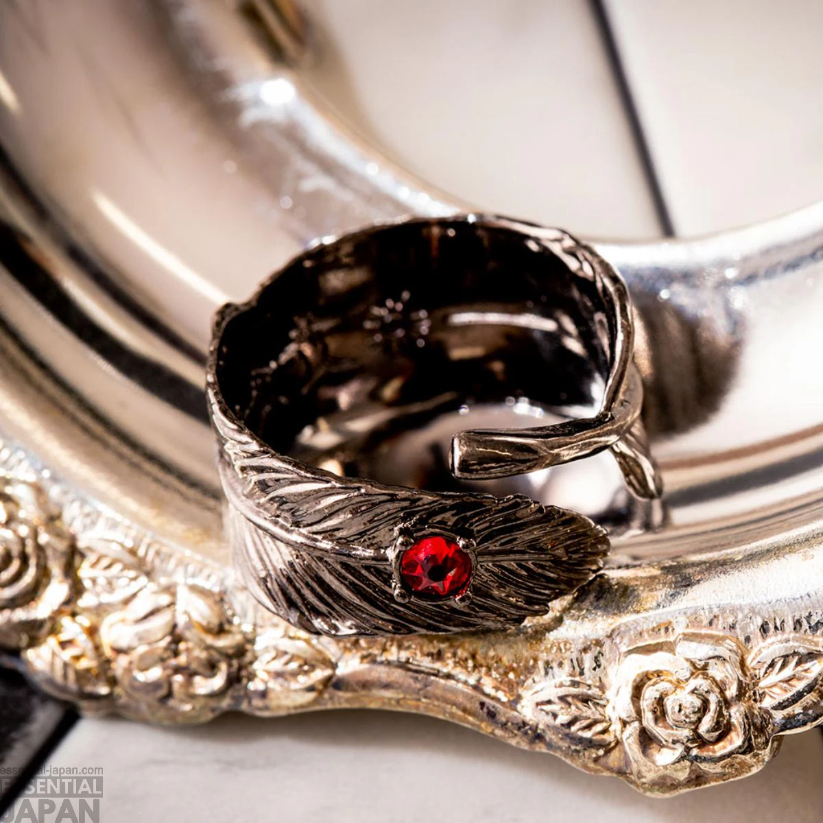 Howl's Black Feather Ring 7